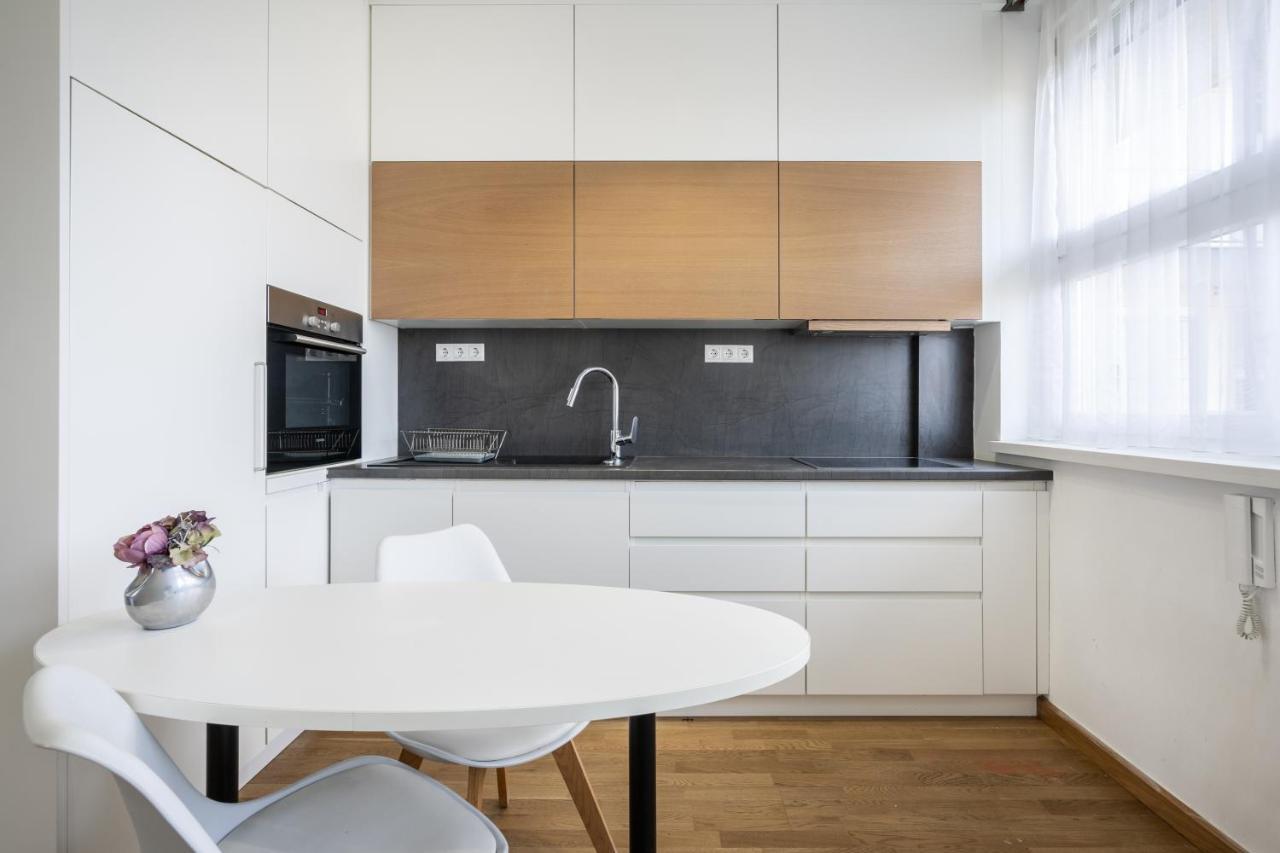 Basilika Panorama luxury one bedroom apartment with balcony Budapest Bagian luar foto